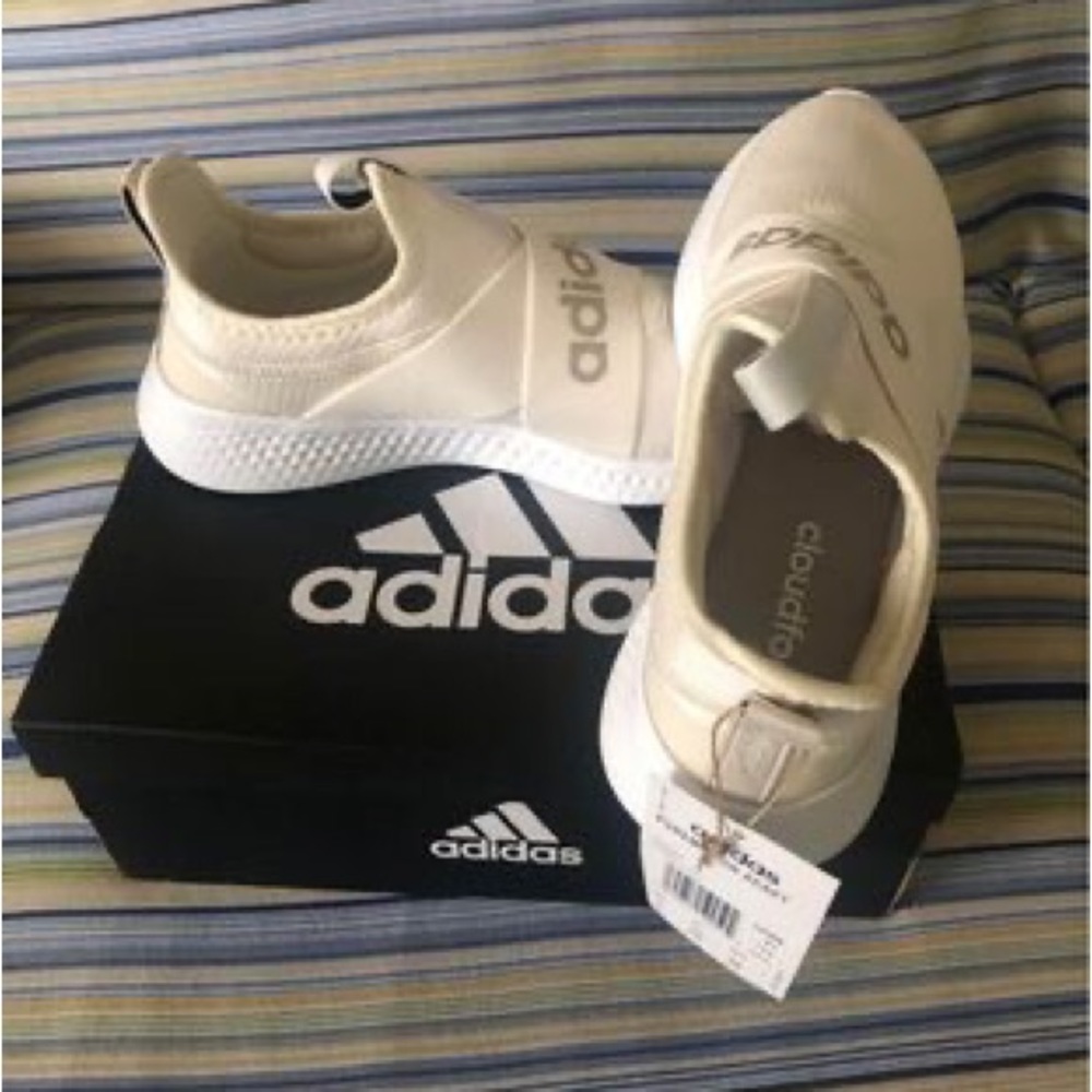 Hi there! I am selling new and slightly used branded shoes 👟 and sneakers etc.